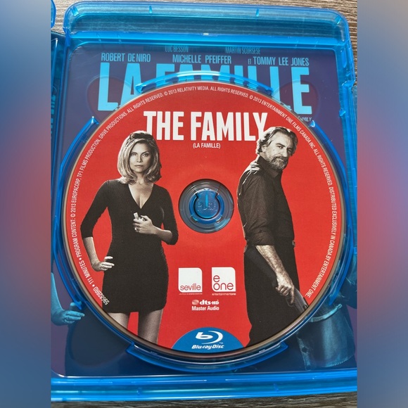📀 3/$15 or 4/$20 📀 The Family Bluray - Picture 3 of 3